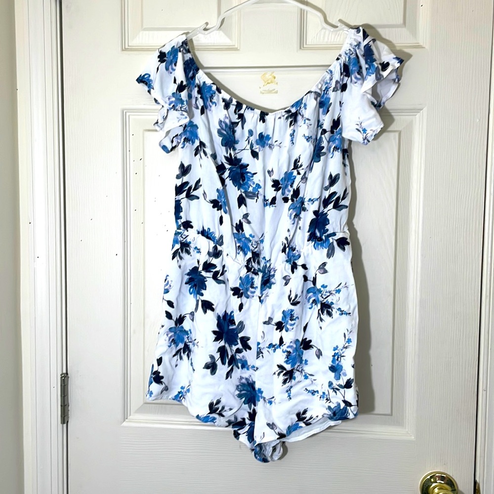 Kendall & Kylie White Floral Romper Size Large